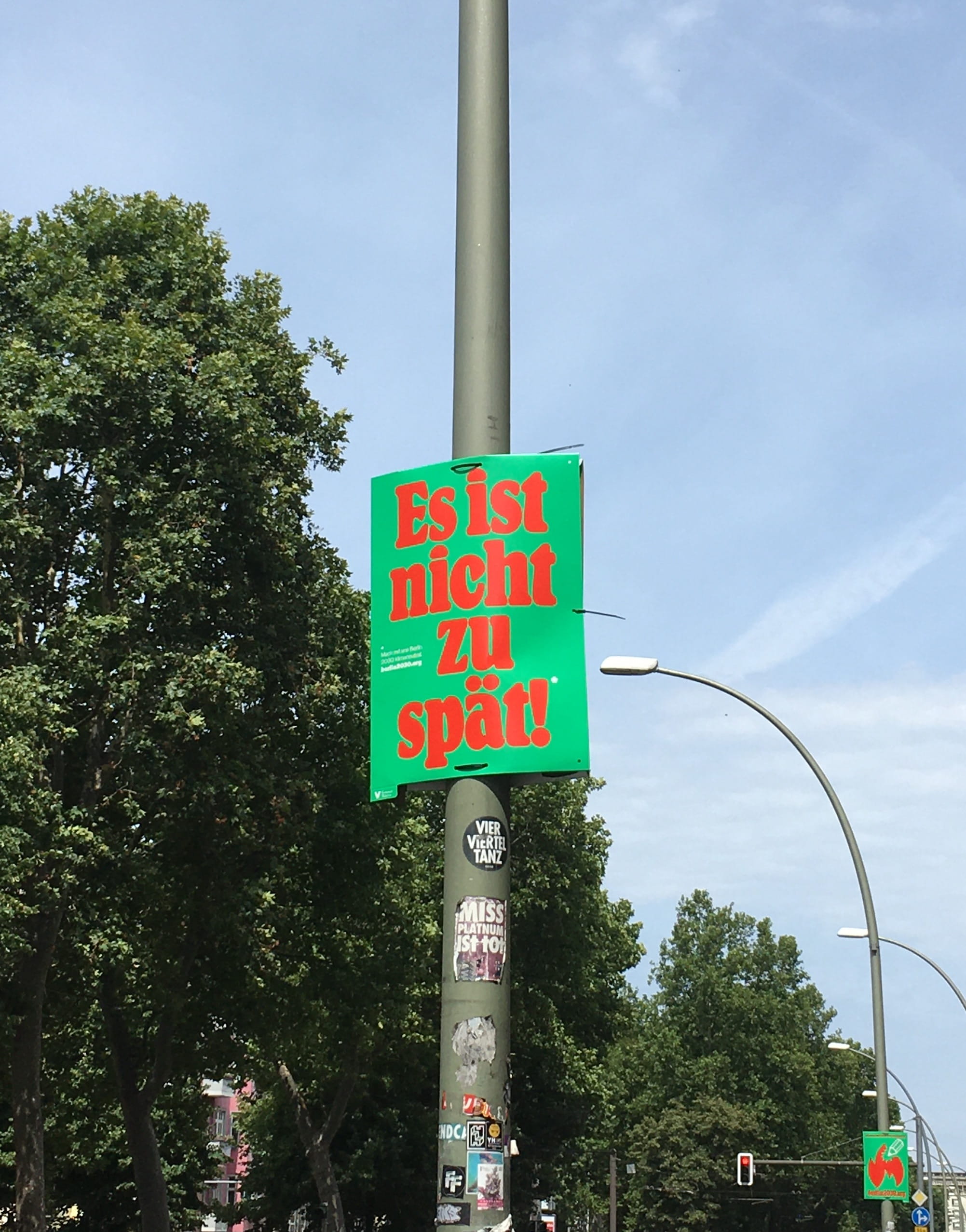 Berlin 2030 klimaneutral Plakat Warschauer Straße